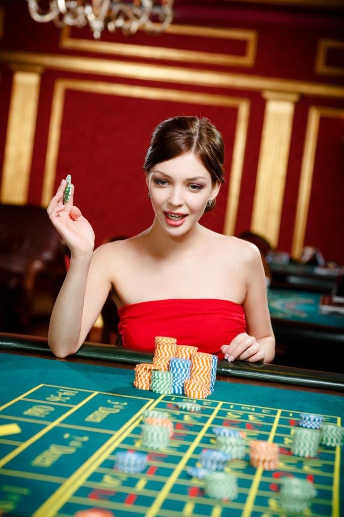 Bàn Live Casino baccarat trực tuyến tại f169 với dealer người thật